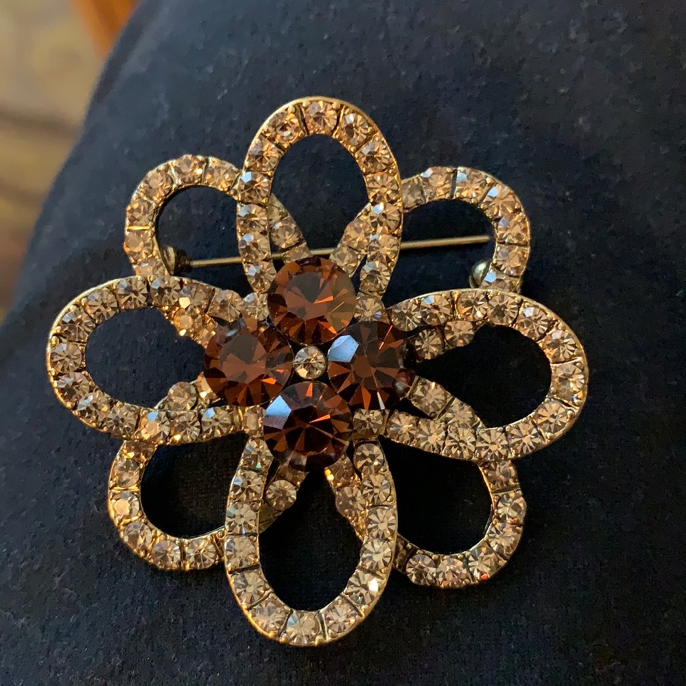 Brown flower brooch